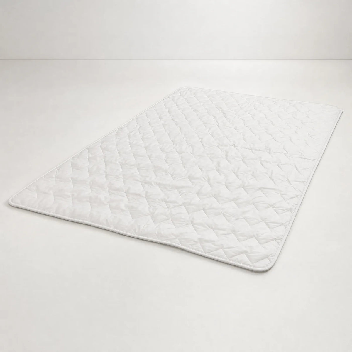 Tencel zomerdekbed AeroFresh van opzij met afgewerkte biesrand