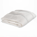 100% Ganzendons dekbed Aerion met actieve ventilatiestroken opgevouwen